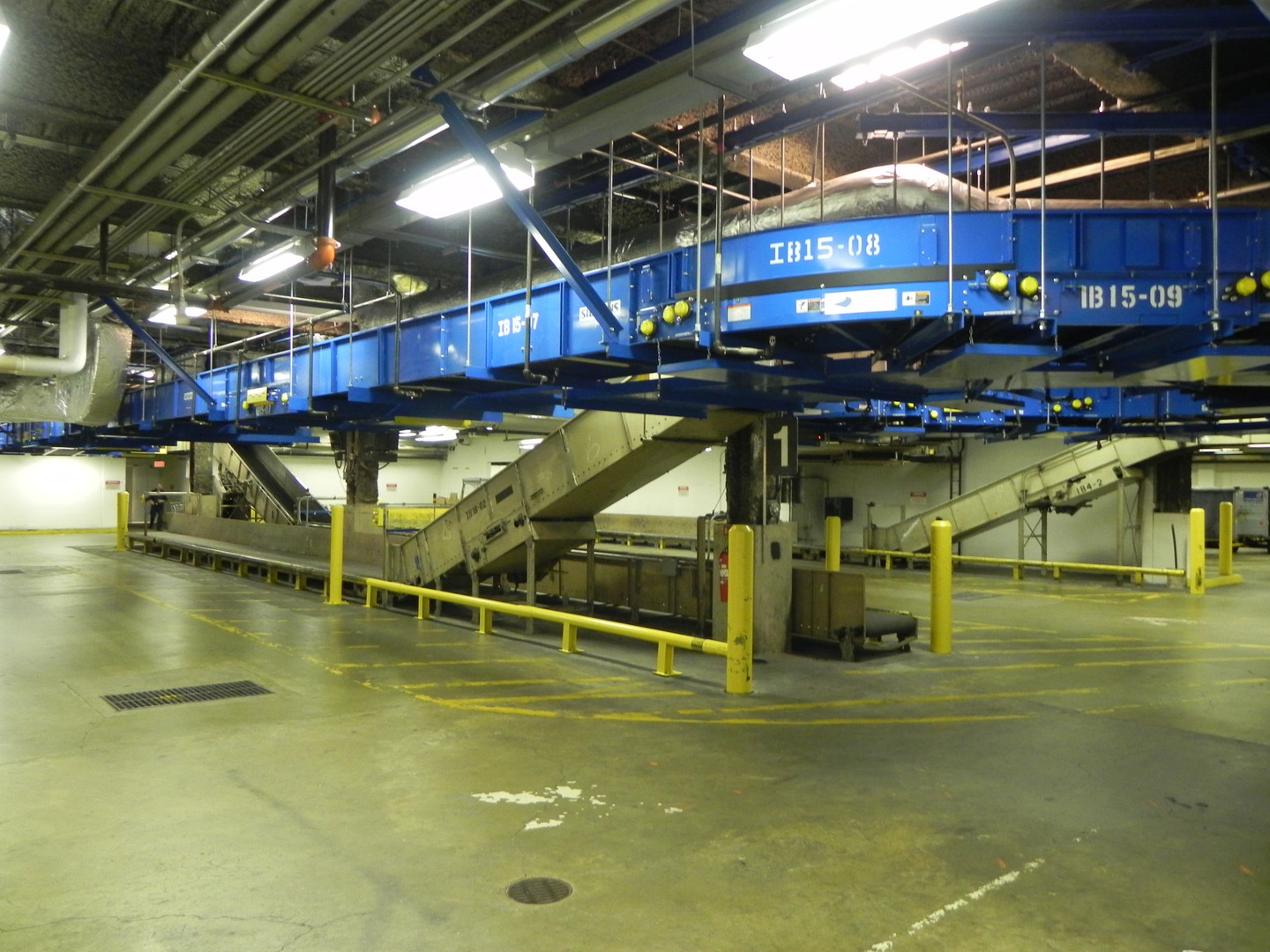 Dulles East West Baggage Handling