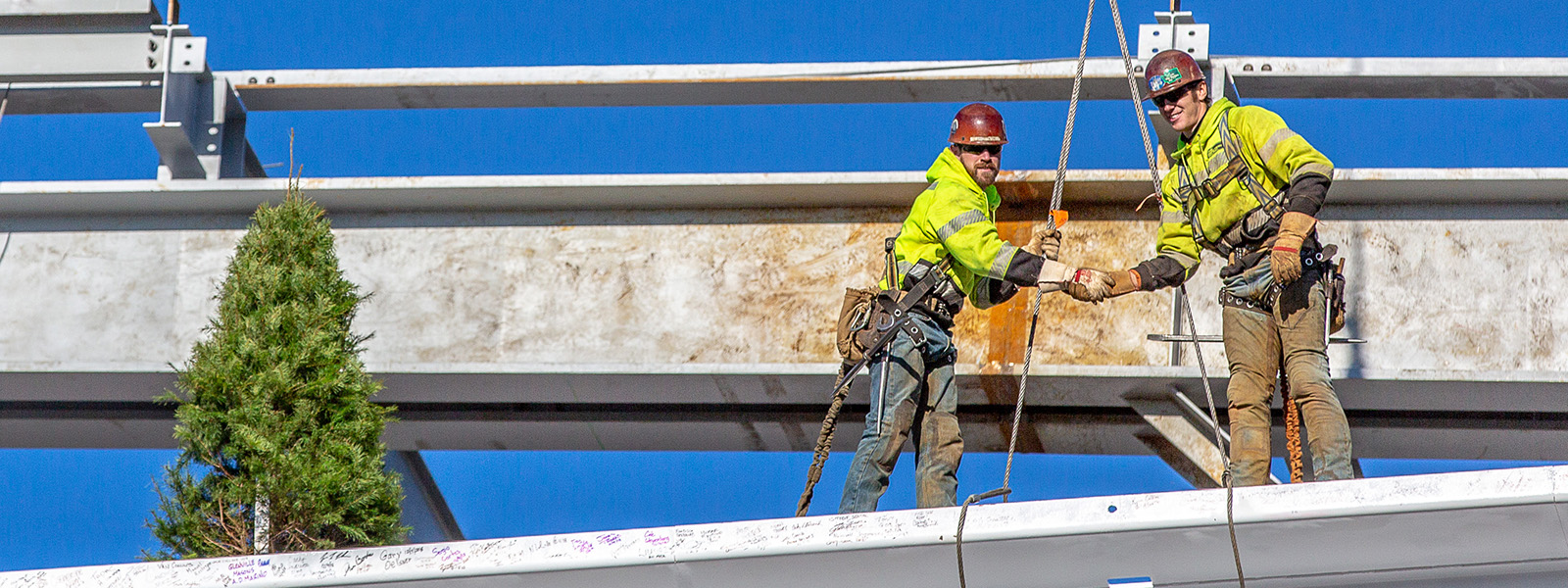 Sea-Tac International Arrivals Facility Team Marks Completion of Steel Structure with Topping Out Ceremony