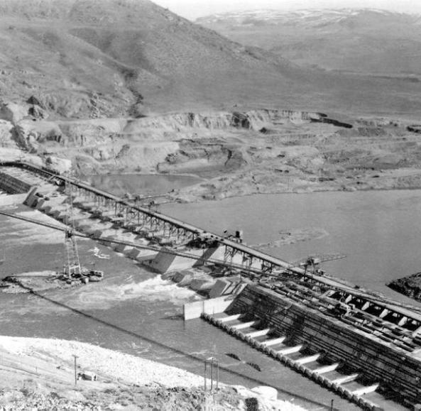 black and white photo of the Grand Coulee Dam under construction