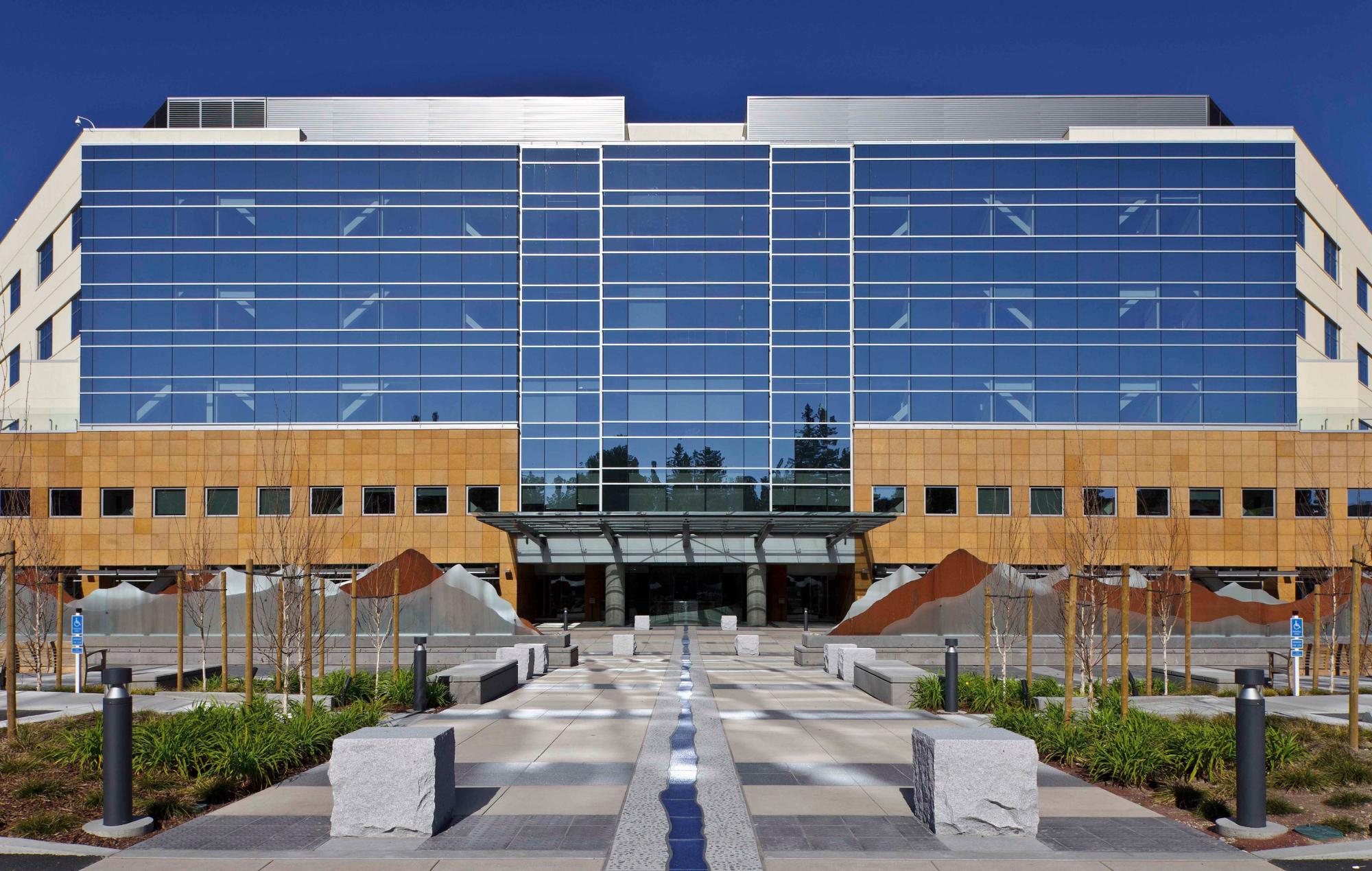 Tom & Billie Long Patient Care Tower